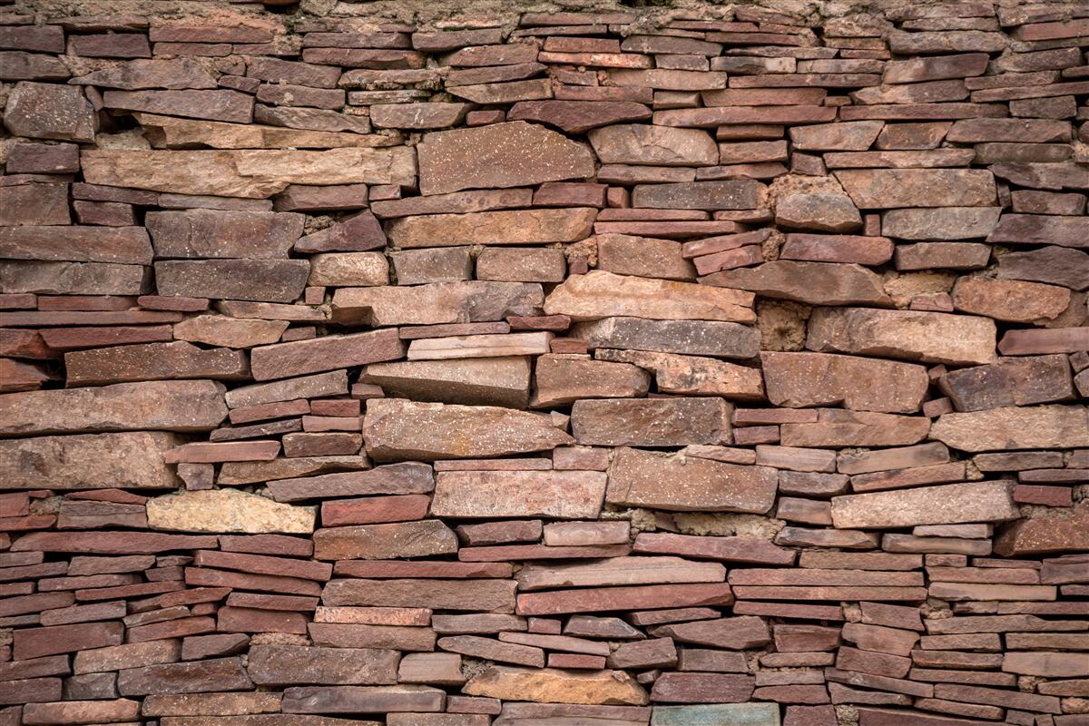 Fototapeta brązowa kamienna bariera o nierównej strukturze