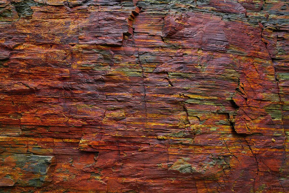 Fototapeta tłem są przyciemniane góry