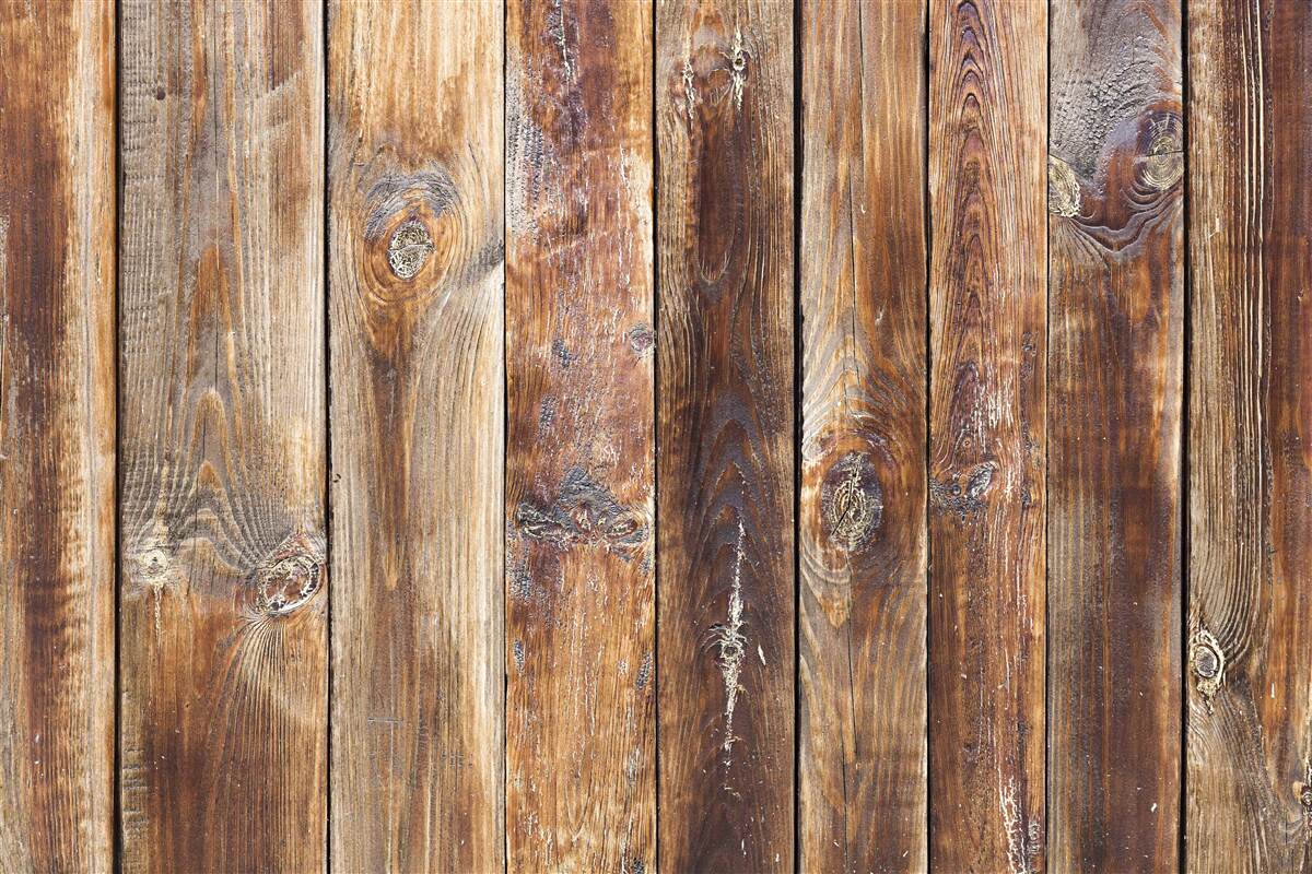 Fototapeta belki wykonane są z drewna w kolorze ciemnobrązowym