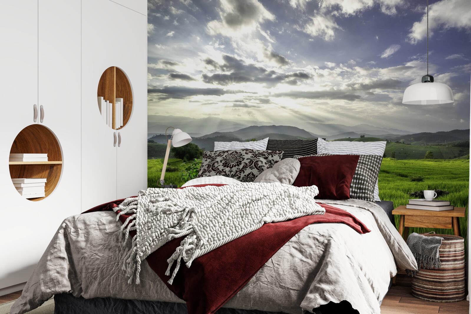 Fototapeta zanurzona w zieleni gór polana oświetlana jest promieniami słońca