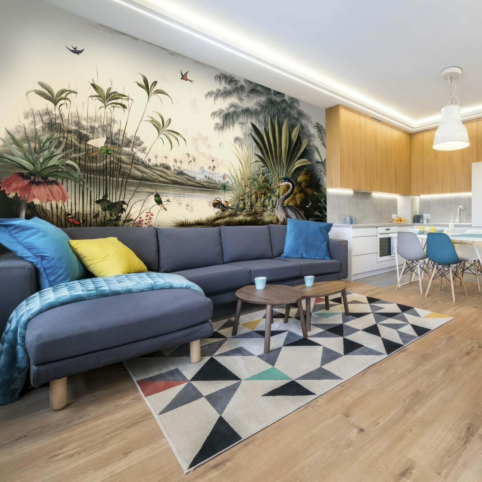 Fototapeta Żuraw w pobliżu zielonkawego stawu