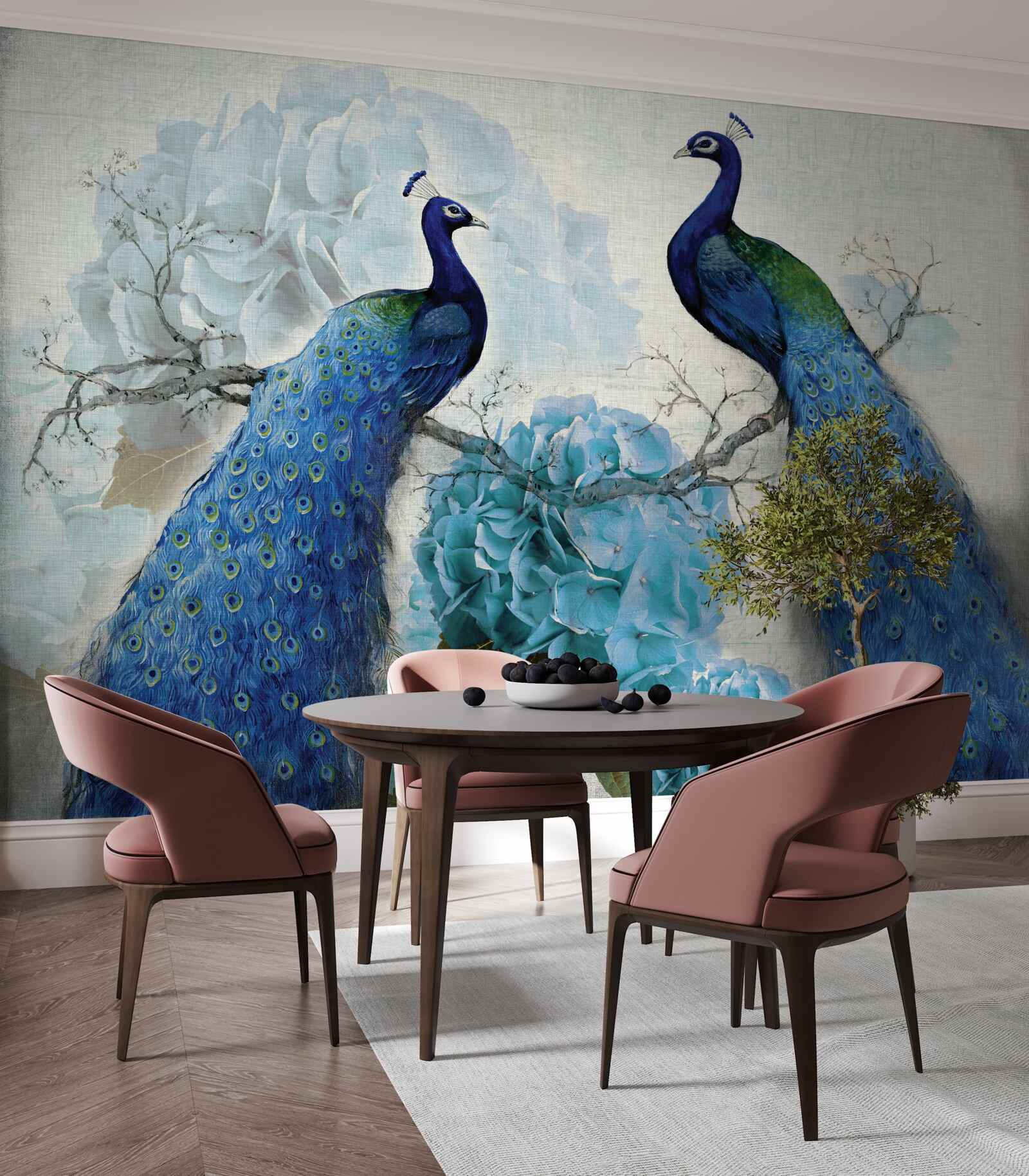 Fototapeta pawie z niebieskimi piórami na kwiatach w tym samym odcieniu