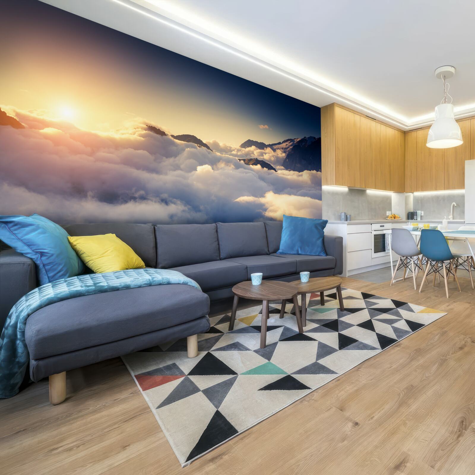 Fototapeta chmury na horyzoncie pochłaniają zachodzące słońce