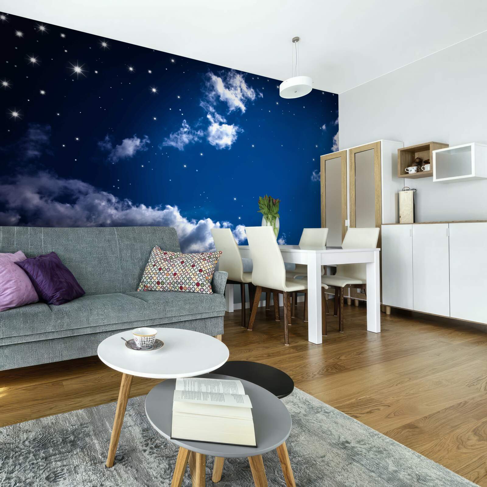 Fototapeta nocne niebo jaśnieje blaskiem chmur i gwiazd