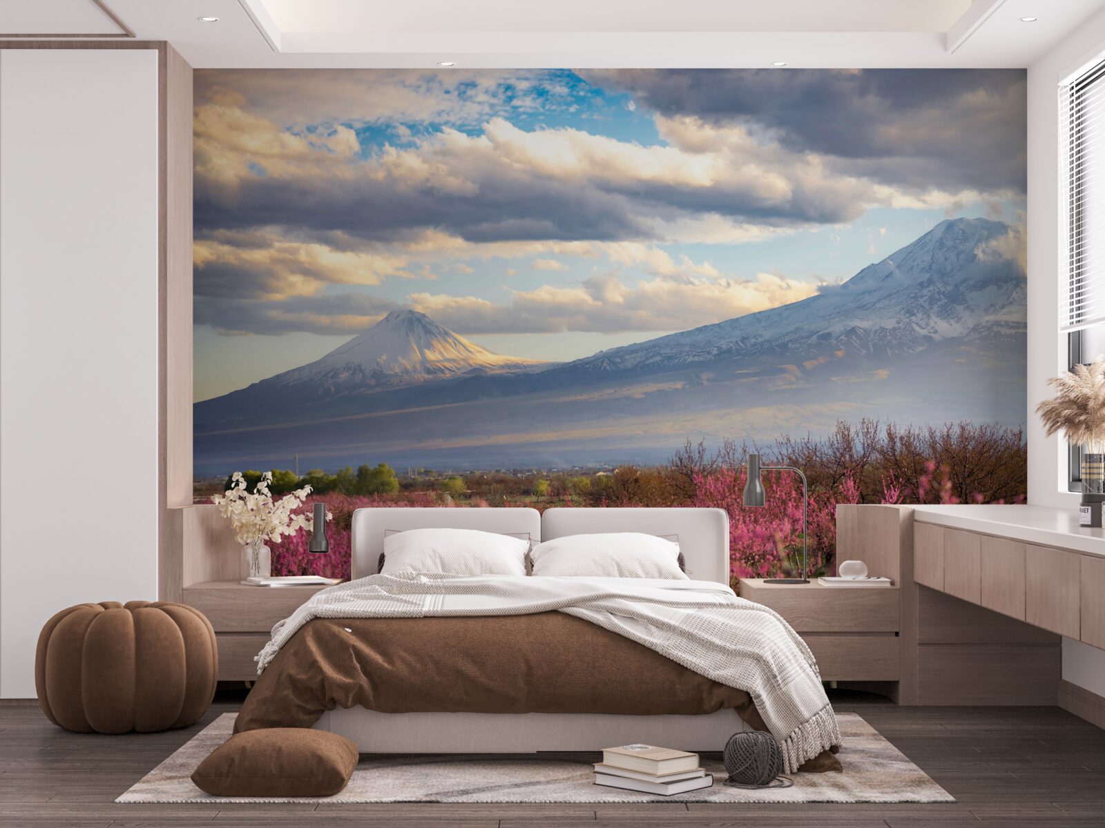 Fototapeta u podnóża gór dumnie kwitną wiśnie