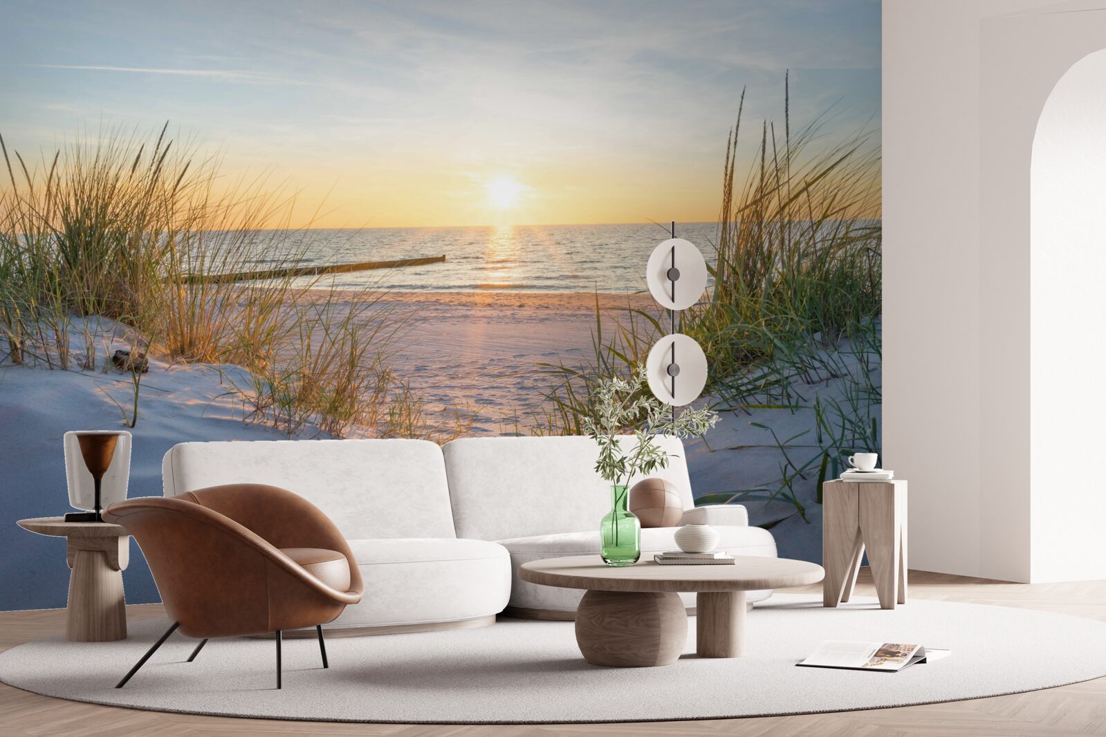 Fototapeta piaszczysta plaża ozdobiona jest zieloną trawą