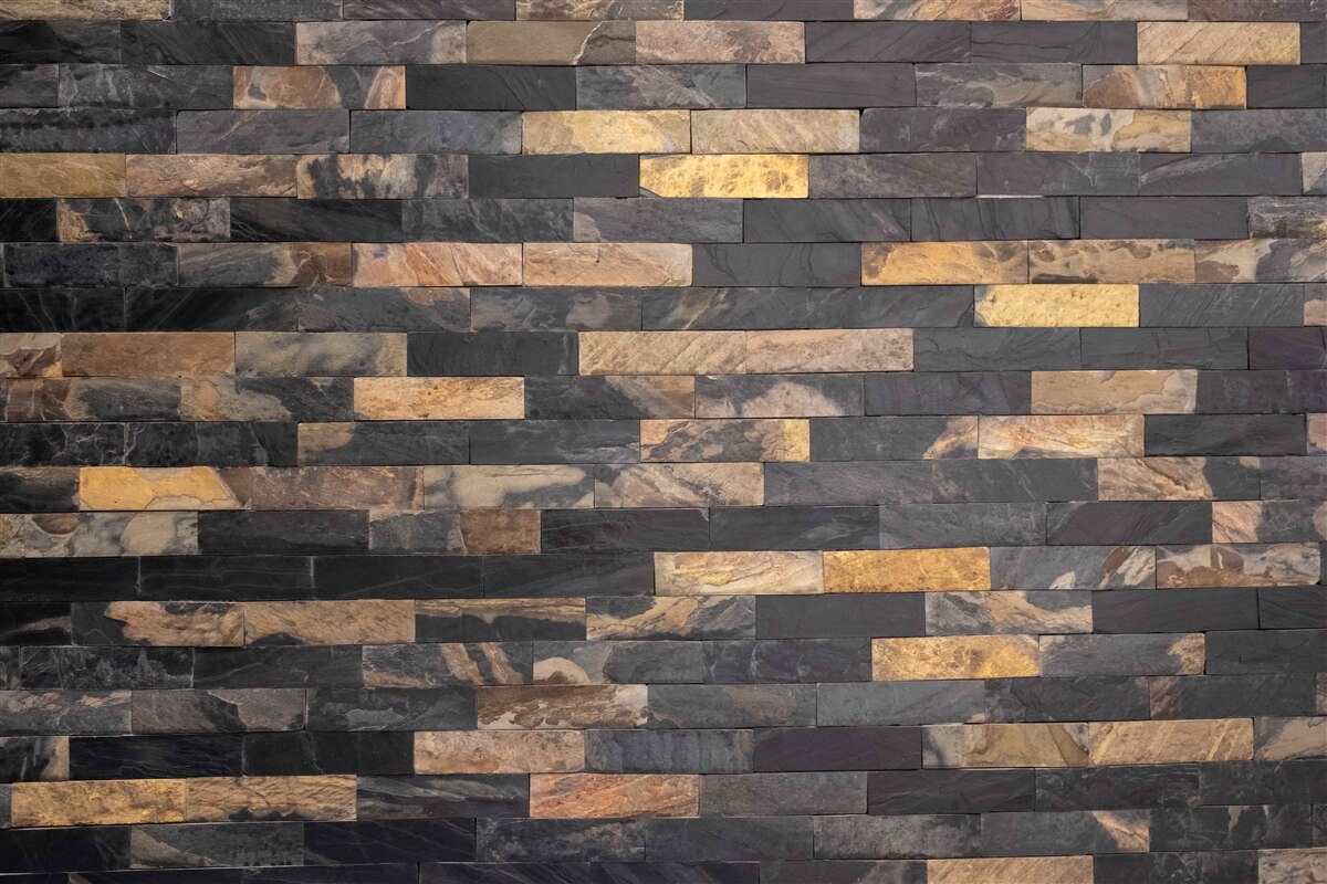 Fototapeta kamień w kolorze czarno-złotym umieszczony poziomo