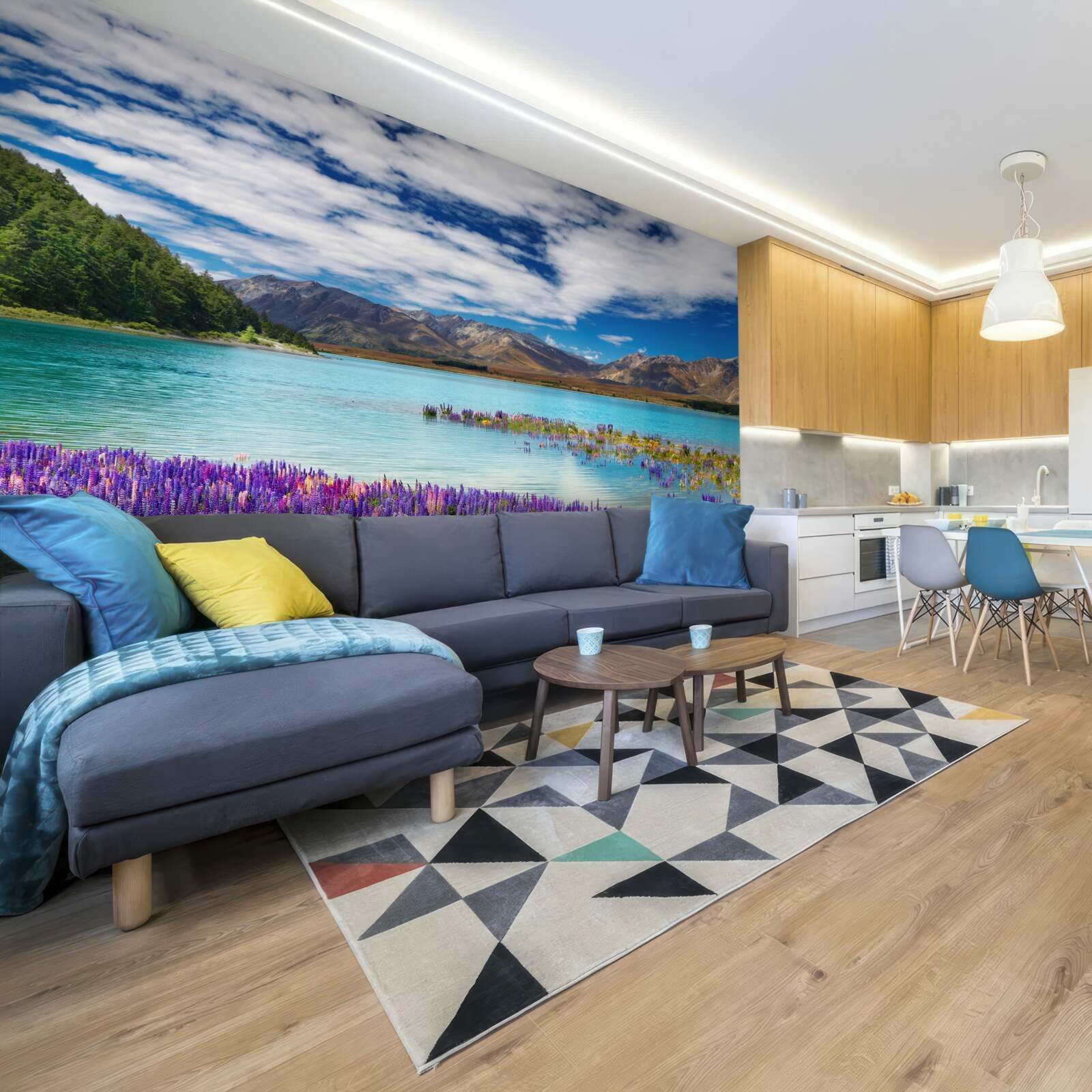 Fototapeta kwiaty odbijają się w krystalicznie czystej wodzie górskiego jeziora