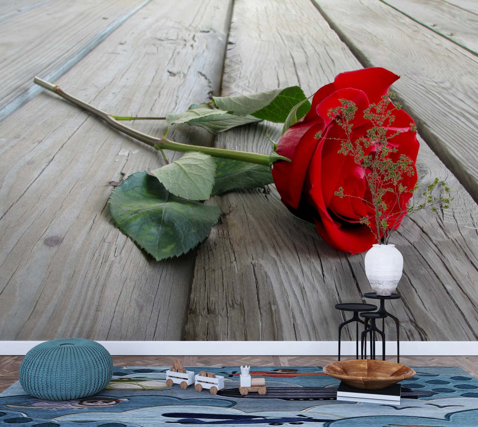 Fototapeta szkarłatny kwiat na drewnianej powierzchni