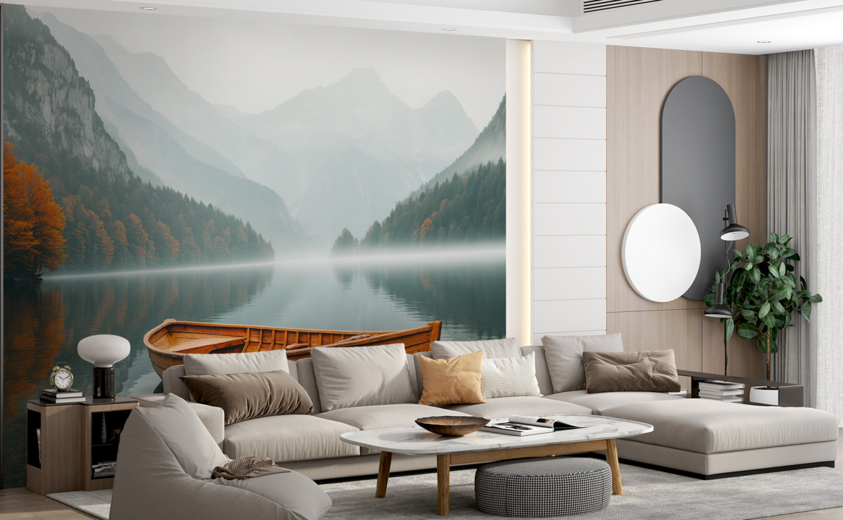 Fototapeta Drewniana łódź unosi się po jeziorze, otoczona gęstą mgłą i wzgórzami w tle.