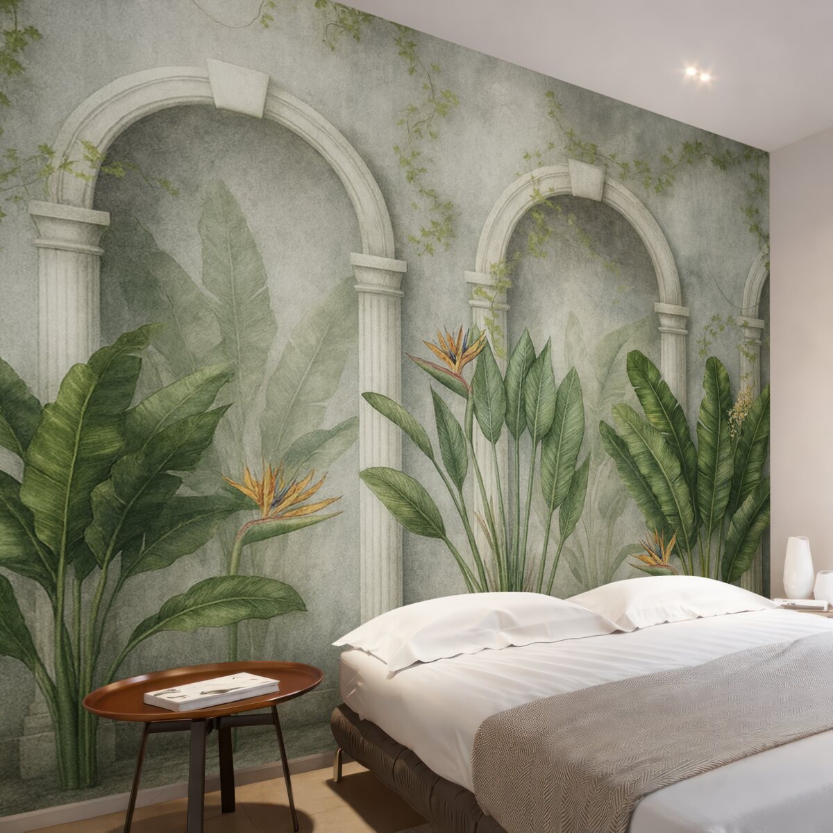 Fototapeta Betonowa ściana z łukami oraz tropikalnymi roślinami, kwiatowe, naturalne odcienie.