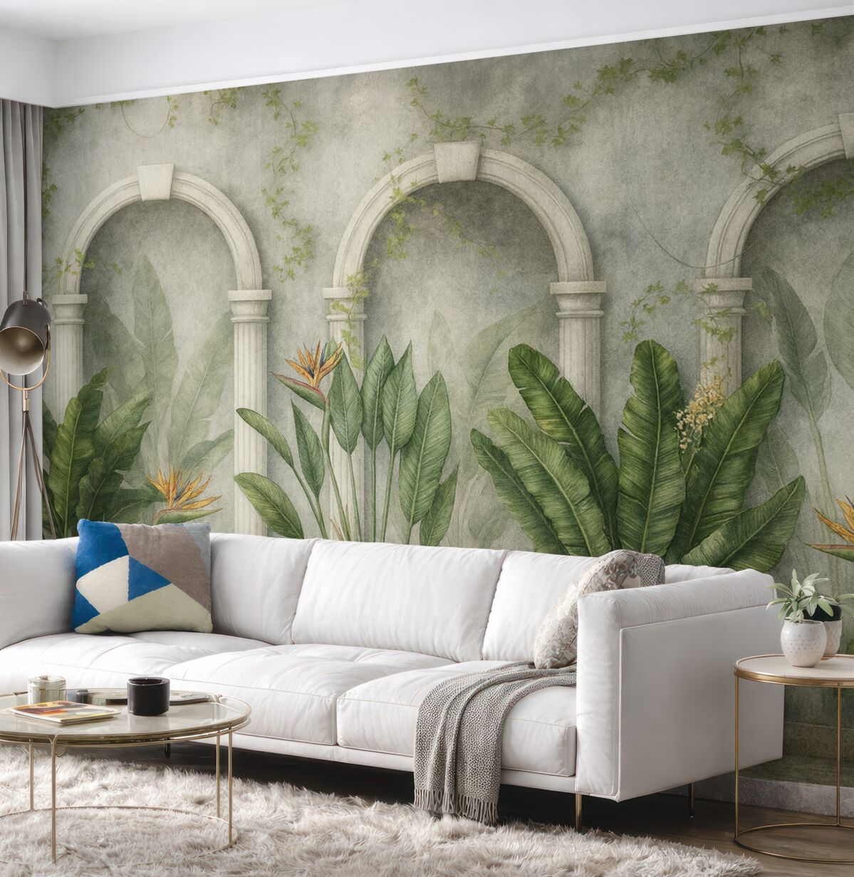 Fototapeta Betonowa ściana z łukami oraz tropikalnymi roślinami, kwiatowe, naturalne odcienie.