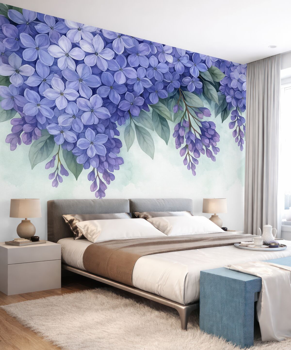 Fototapeta Intensywne fioletowe kwiaty hortensji z zielonymi liśćmi zajmują przestrzeń na delikatnym, zamglonym tle.