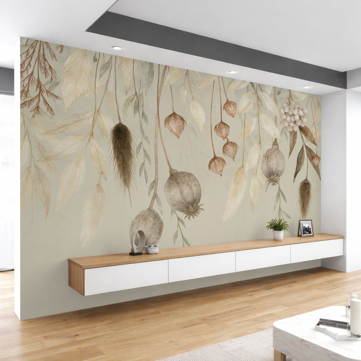 Fototapeta Subtelna aranżacja roślinna z suszonych kwiatów, liści i piór zawieszonych na delikatnym tle.