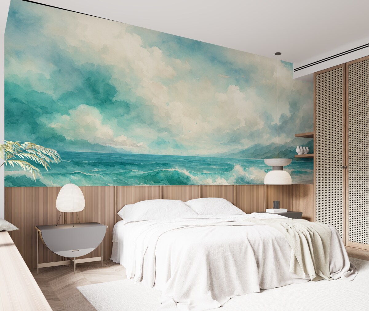 Fototapeta Cichy pejzaż plaży z łamiącymi się falami, piaszczystym wybrzeżem oraz pochmurnym niebem w kolorach błękitu, zieleni i beżu.