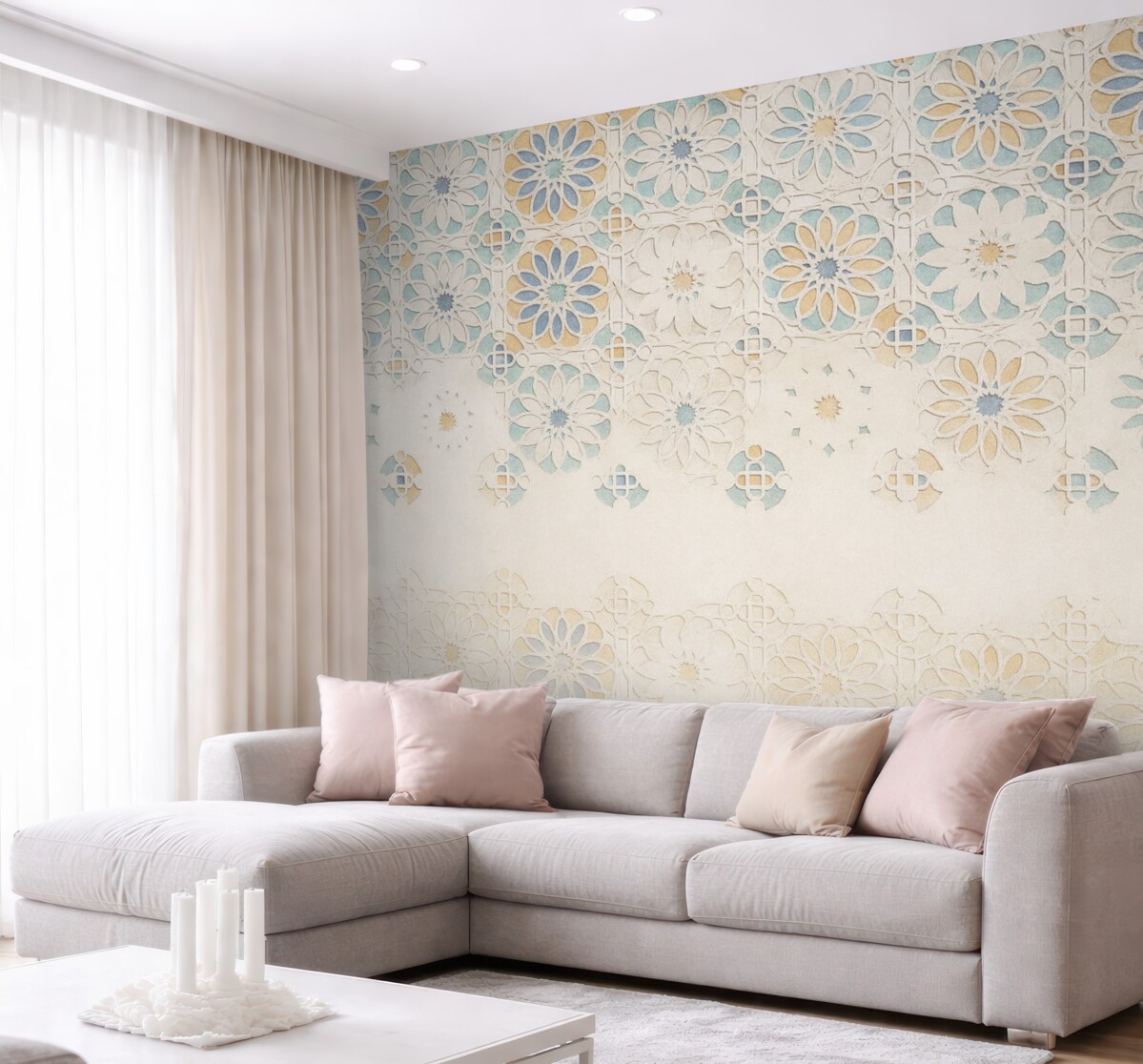 Fototapeta Ściana o fakturze, na której znajduje się powtarzający się motyw złożonych, dekoracyjnych wzorów w tonacjach błękitu, szarości i beżu.