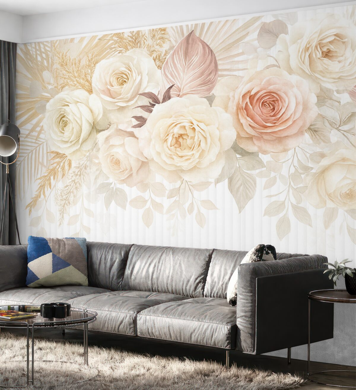 Fototapeta Bukiet kwiatowy z różowymi i białymi różami, palmowymi liśćmi oraz innymi tropikalnymi liśćmi na jasnym tle.