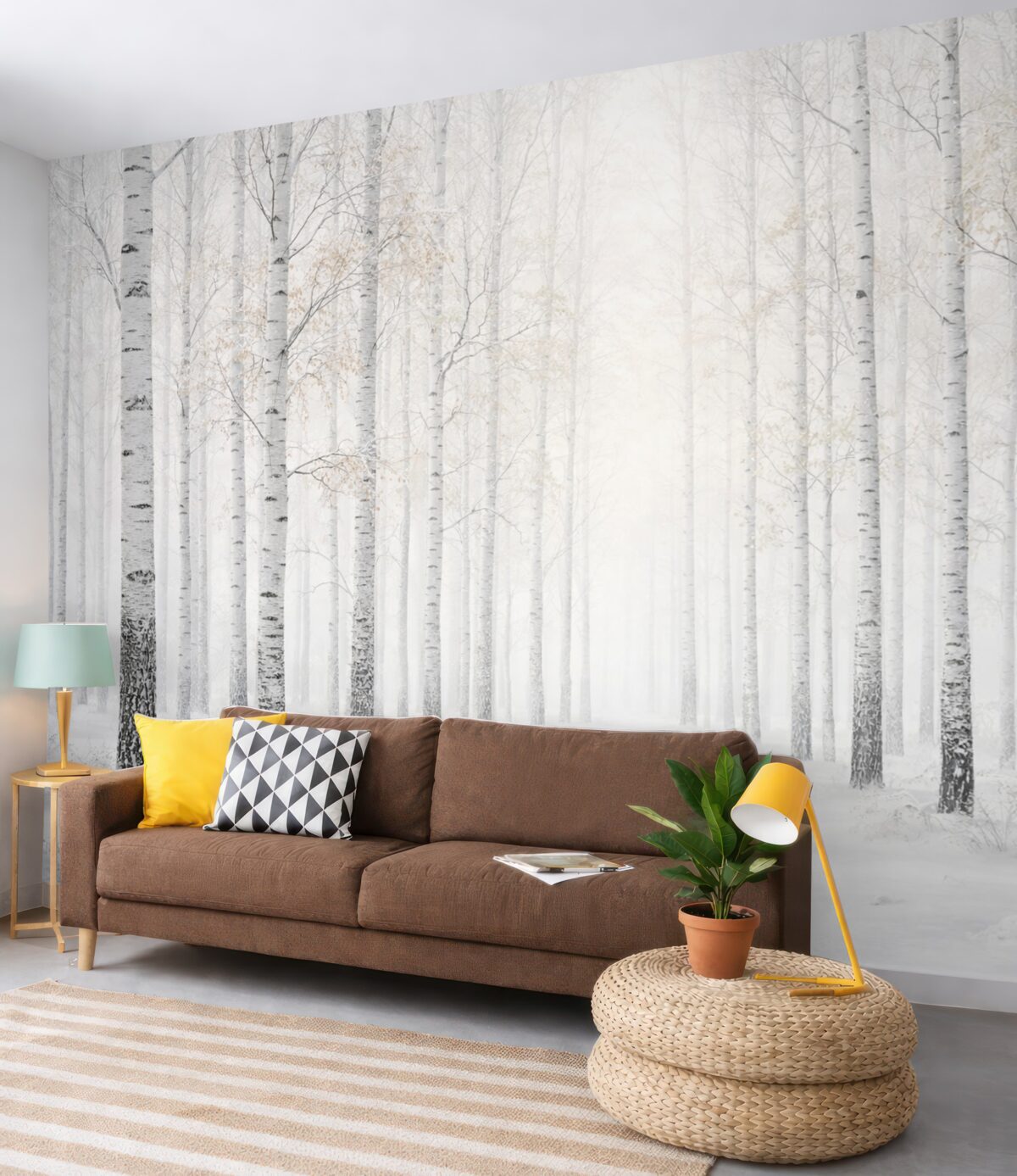 Fototapeta Gęsty las pokryty śniegiem zimą.