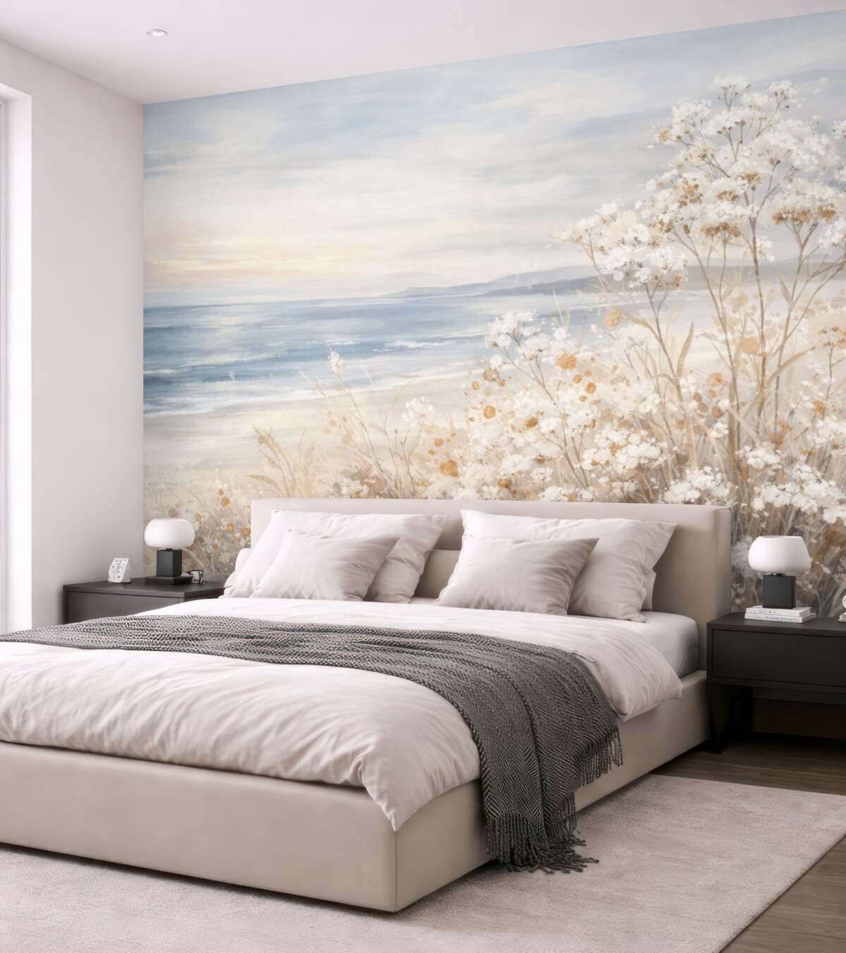 Fototapeta Białe, abstrakcyjne kwiaty z subtelnymi łodygami w trawie, na łagodnym, stonowanym tle cichego morza i nieba.