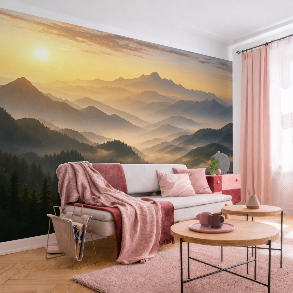 Fototapeta Ciszy górski pejzaż o poranku, z subtelną mgiełką oplatającą sosny.