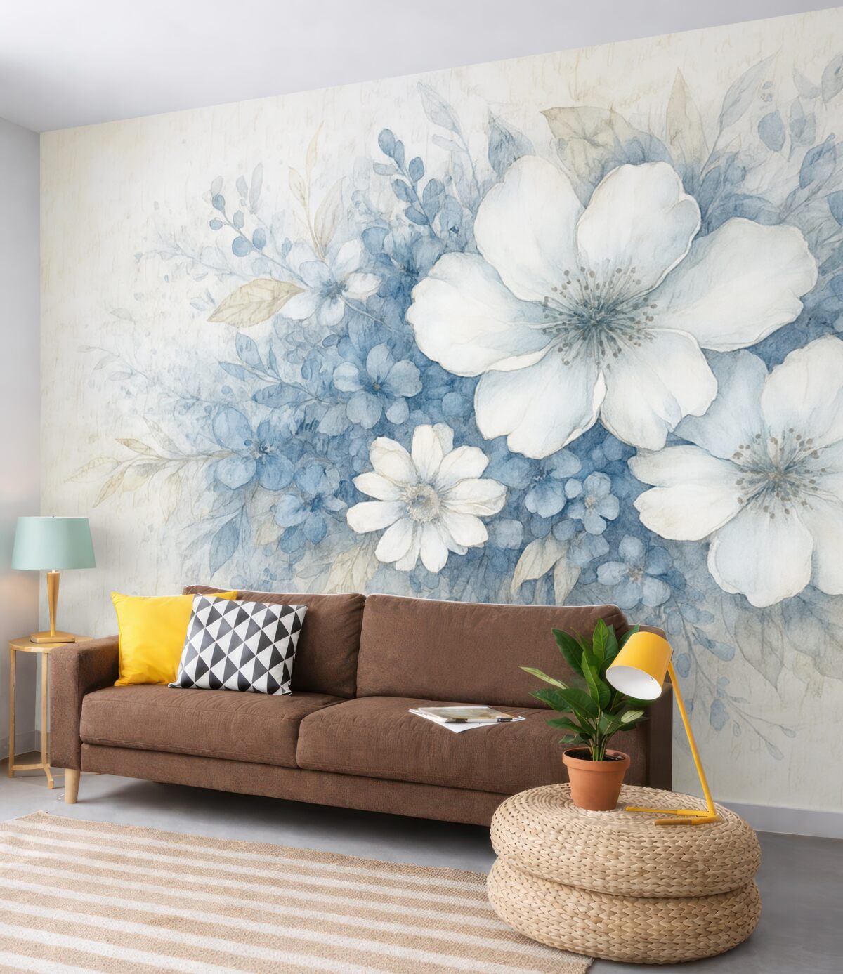 Fototapeta Delikatna imitacja ściany z fakturą białych i niebieskich kwiatów na jasnym tle z nieczytelnym odręcznym napisem.