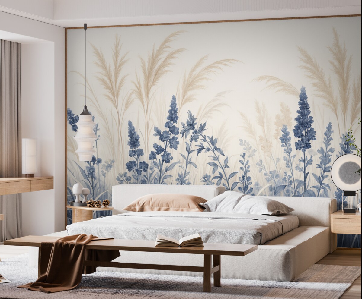 Fototapeta Niebieskie kwiaty oraz beżowe trzciny na łące, minimalistyczna faktura obrazu, jasne tło, łagodne kolory, subtelne pociągnięcia pędzla.